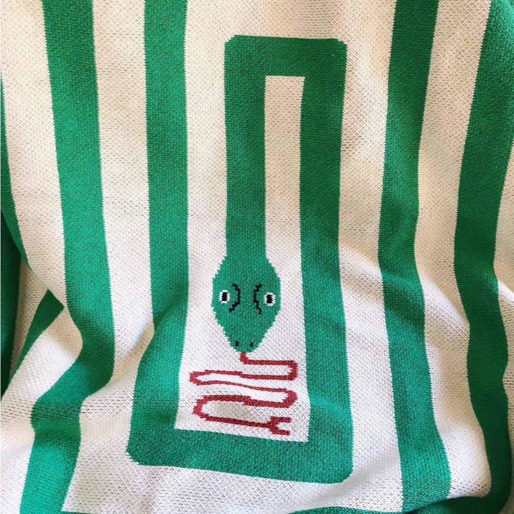 Green and White Snake Pattern Throw Blanket - Picture 6 of 6